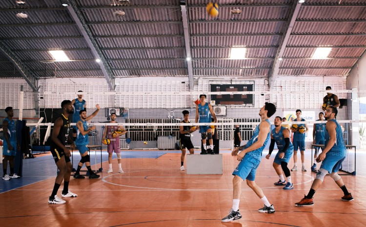 time da rede cuca vôlei treinando